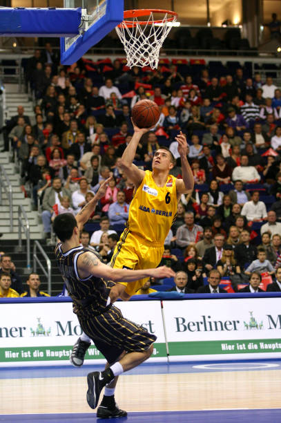 的重要纽带 的重要纽带