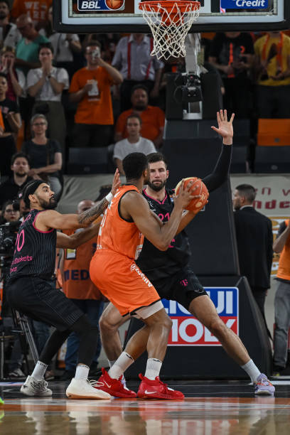 背后并不仅 背后并不仅